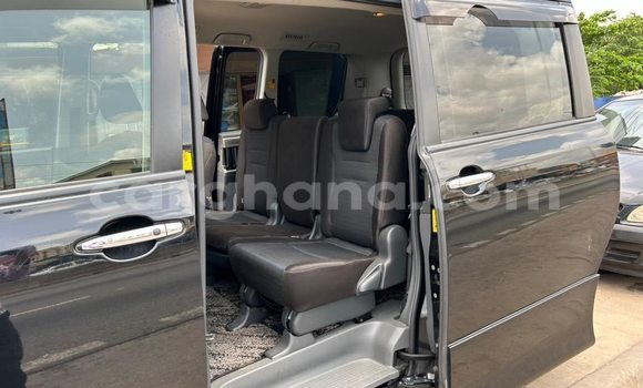 Sayi Na hannu Toyota Voxy Black Mota in Accra a Greater Accra Sayi Na hannu Toyota Voxy Black Mota in Accra a Greater Accra