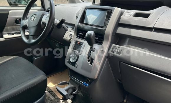 Sayi Na hannu Toyota Voxy Black Mota in Accra a Greater Accra Sayi Na hannu Toyota Voxy Black Mota in Accra a Greater Accra