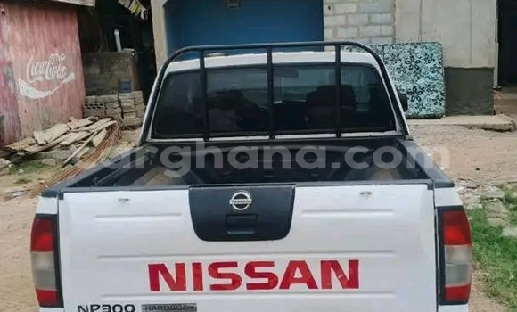 Sayi Na hannu Nissan Hardbody White Mota in Accra a Greater Accra Sayi Na hannu Nissan Hardbody White Mota in Accra a Greater Accra