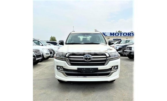 Sayi Imported Toyota Land Cruiser White Mota in Import - Dubai a Ashanti Sayi Imported Toyota Land Cruiser White Mota in Import - Dubai a Ashanti