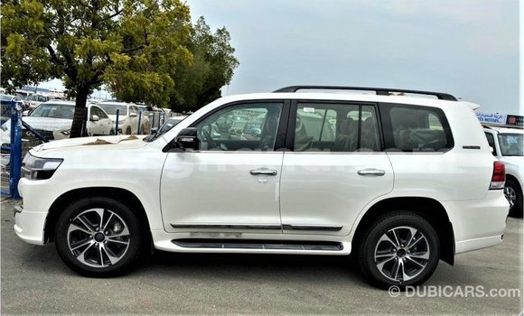 Sayi Imported Toyota Land Cruiser White Mota in Import - Dubai a Ashanti Sayi Imported Toyota Land Cruiser White Mota in Import - Dubai a Ashanti