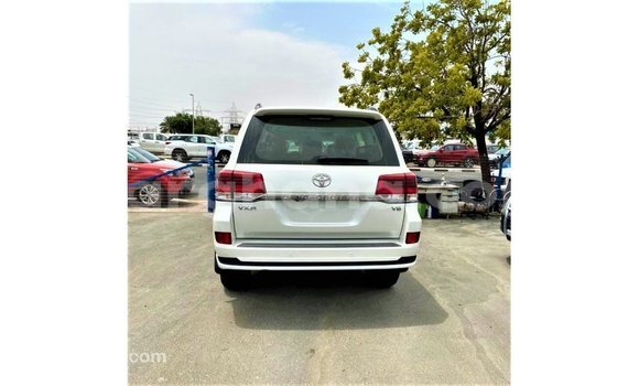 Sayi Imported Toyota Land Cruiser White Mota in Import - Dubai a Ashanti Sayi Imported Toyota Land Cruiser White Mota in Import - Dubai a Ashanti