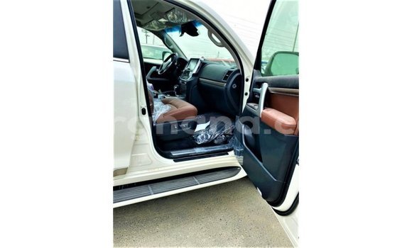 Sayi Imported Toyota Land Cruiser White Mota in Import - Dubai a Ashanti Sayi Imported Toyota Land Cruiser White Mota in Import - Dubai a Ashanti