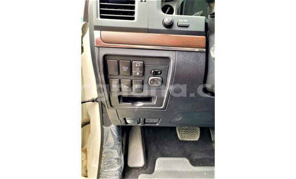 Sayi Imported Toyota Land Cruiser White Mota in Import - Dubai a Ashanti Sayi Imported Toyota Land Cruiser White Mota in Import - Dubai a Ashanti