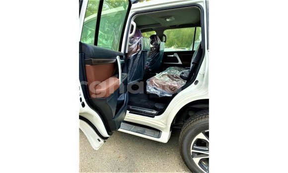 Sayi Imported Toyota Land Cruiser White Mota in Import - Dubai a Ashanti Sayi Imported Toyota Land Cruiser White Mota in Import - Dubai a Ashanti