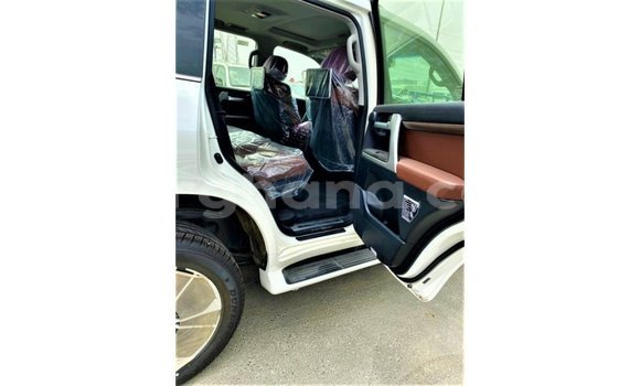 Sayi Imported Toyota Land Cruiser White Mota in Import - Dubai a Ashanti Sayi Imported Toyota Land Cruiser White Mota in Import - Dubai a Ashanti