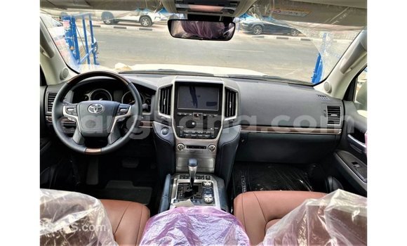 Sayi Imported Toyota Land Cruiser White Mota in Import - Dubai a Ashanti Sayi Imported Toyota Land Cruiser White Mota in Import - Dubai a Ashanti