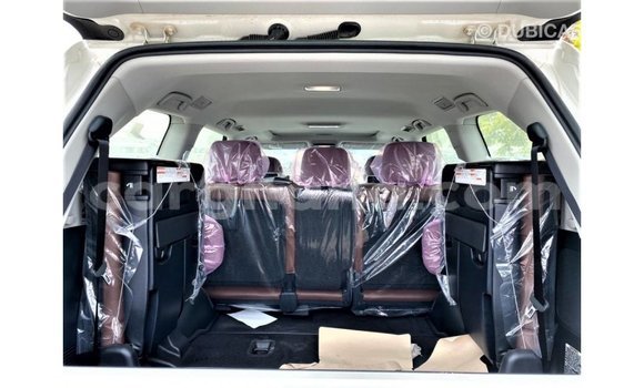 Sayi Imported Toyota Land Cruiser White Mota in Import - Dubai a Ashanti Sayi Imported Toyota Land Cruiser White Mota in Import - Dubai a Ashanti