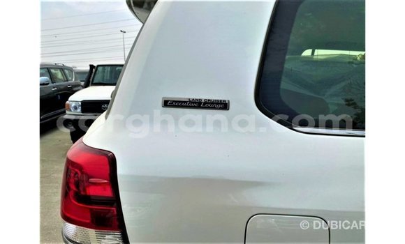 Sayi Imported Toyota Land Cruiser White Mota in Import - Dubai a Ashanti Sayi Imported Toyota Land Cruiser White Mota in Import - Dubai a Ashanti