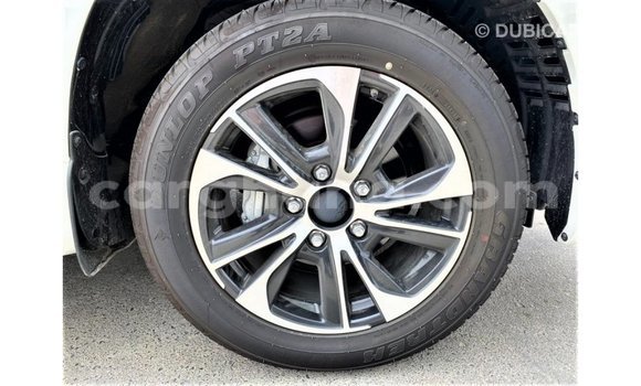 Sayi Imported Toyota Land Cruiser White Mota in Import - Dubai a Ashanti Sayi Imported Toyota Land Cruiser White Mota in Import - Dubai a Ashanti