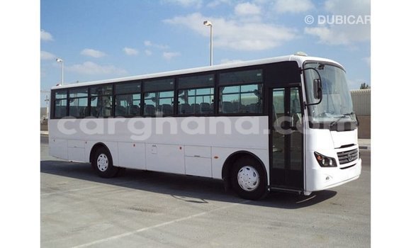 Ra Imported Tata 709 funfun Ọkọ̀ akẹ́rù ńlá in Import - Dubai ni Ashanti Ra Imported Tata 709 funfun Ọkọ̀ akẹ́rù ńlá in Import - Dubai ni Ashanti