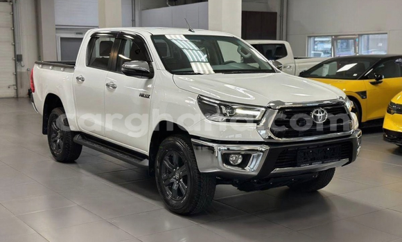 Ra Tuntun Toyota Hilux funfun Ọkọ̀ in Tema ni Greater Accra