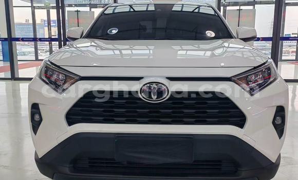 Sayi Na hannu Toyota RAV4 White Mota in Accra a Greater Accra Sayi Na hannu Toyota RAV4 White Mota in Accra a Greater Accra