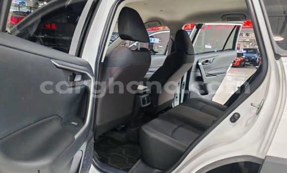 Sayi Na hannu Toyota RAV4 White Mota in Accra a Greater Accra Sayi Na hannu Toyota RAV4 White Mota in Accra a Greater Accra
