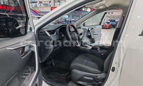 Sayi Na hannu Toyota RAV4 White Mota in Accra a Greater Accra Sayi Na hannu Toyota RAV4 White Mota in Accra a Greater Accra