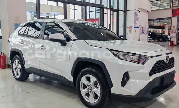 Sayi Na hannu Toyota RAV4 White Mota in Accra a Greater Accra Sayi Na hannu Toyota RAV4 White Mota in Accra a Greater Accra