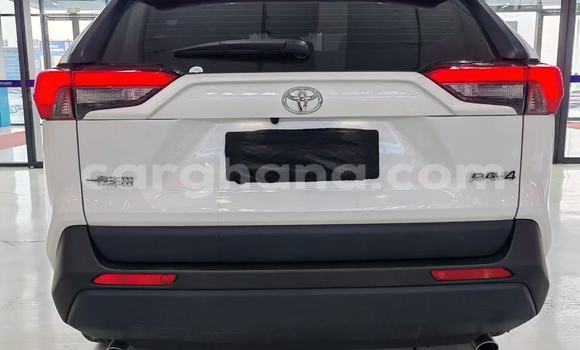 Sayi Na hannu Toyota RAV4 White Mota in Accra a Greater Accra Sayi Na hannu Toyota RAV4 White Mota in Accra a Greater Accra