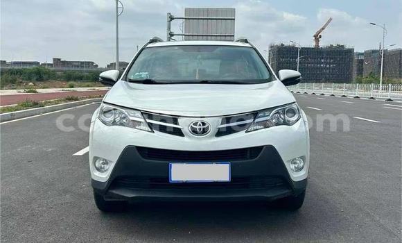Sayi Na hannu Toyota RAV4 White Mota in Accra a Greater Accra Sayi Na hannu Toyota RAV4 White Mota in Accra a Greater Accra