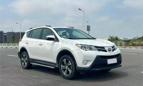 Sayi Na hannu Toyota RAV4 White Mota in Accra a Greater Accra Sayi Na hannu Toyota RAV4 White Mota in Accra a Greater Accra