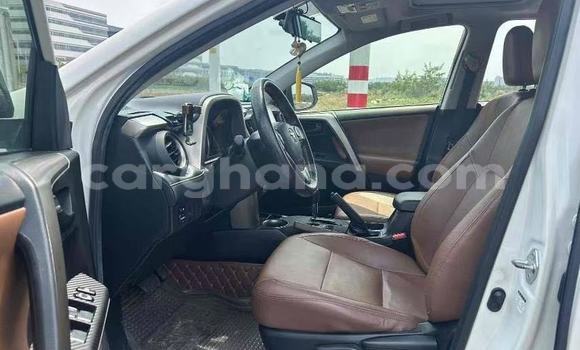 Sayi Na hannu Toyota RAV4 White Mota in Accra a Greater Accra Sayi Na hannu Toyota RAV4 White Mota in Accra a Greater Accra