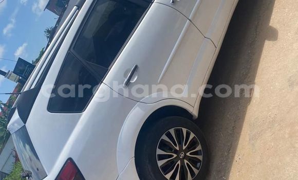 Buy Used Pontiac Vibe White Car in Accra in Greater Accra Buy Used Pontiac Vibe White Car in Accra in Greater Accra