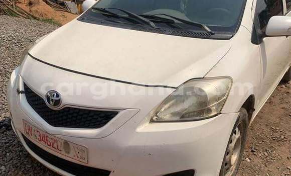 Ra Àlòkù Toyota Belta funfun Ọkọ̀ in Accra ni Greater Accra