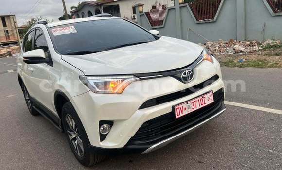 Buy Used Toyota RAV4 White Car in Accra in Greater Accra Buy Used Toyota RAV4 White Car in Accra in Greater Accra