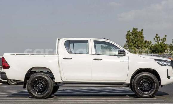 Buy Used Toyota Hilux White Car in Accra in Greater Accra Buy Used Toyota Hilux White Car in Accra in Greater Accra
