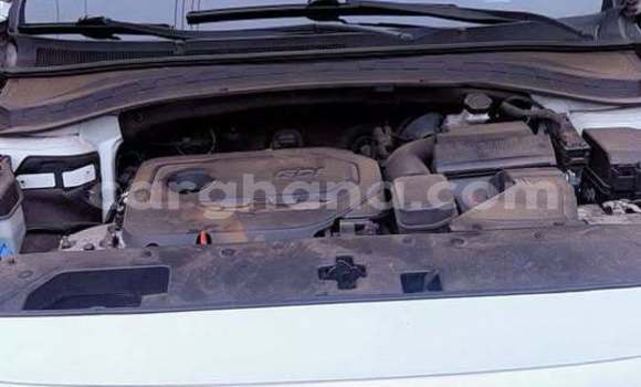 Buy Used Hyundai Santa Fe White Car in Accra in Greater Accra Buy Used Hyundai Santa Fe White Car in Accra in Greater Accra