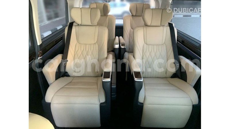 Big with watermark toyota granvia ashanti import dubai 10911