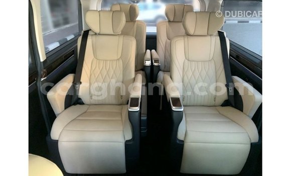 Sayi Imported Toyota Granvia Black Mota in Import - Dubai a Ashanti Sayi Imported Toyota Granvia Black Mota in Import - Dubai a Ashanti