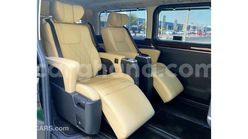 Big with watermark toyota granvia ashanti import dubai 10911