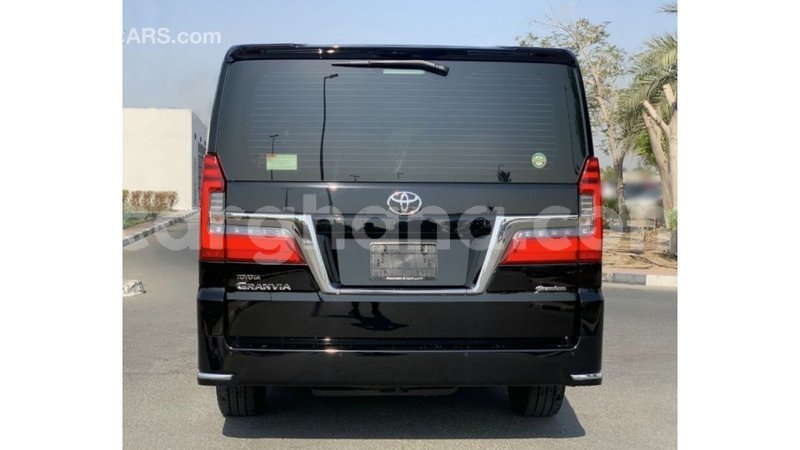 Big with watermark toyota granvia ashanti import dubai 10911