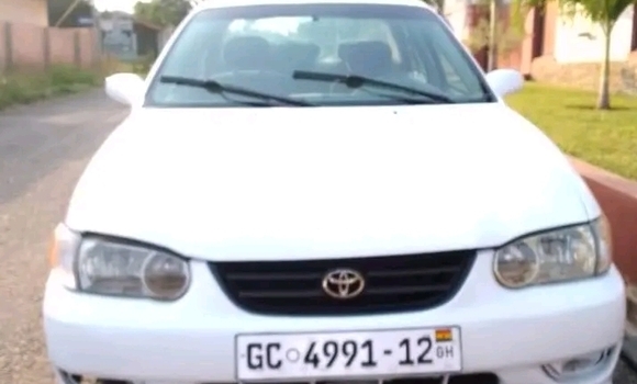 Ra Àlòkù Toyota Corolla funfun Ọkọ̀ in Ada Foah ni Greater Accra Ra Àlòkù Toyota Corolla funfun Ọkọ̀ in Ada Foah ni Greater Accra