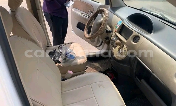 Ra Àlòkù Toyota Sienta funfun Ọkọ̀ in Accra ni Greater Accra Ra Àlòkù Toyota Sienta funfun Ọkọ̀ in Accra ni Greater Accra