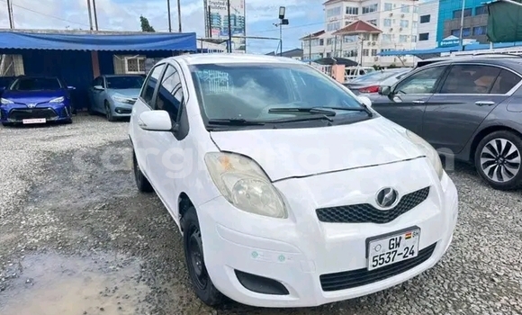 Buy Used Toyota Yaris White Car in Accra in Greater Accra Buy Used Toyota Yaris White Car in Accra in Greater Accra