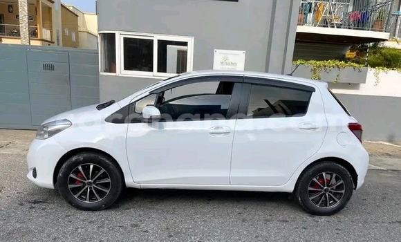 Buy Used Toyota Vitz White Car in Accra in Greater Accra Buy Used Toyota Vitz White Car in Accra in Greater Accra