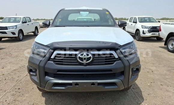 Sayi Sabo Toyota Hilux White Mota in Kumasi a Ashanti