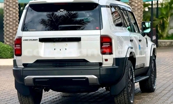 Buy Used Toyota Land Cruiser Prado White Car in Accra in Greater Accra Buy Used Toyota Land Cruiser Prado White Car in Accra in Greater Accra