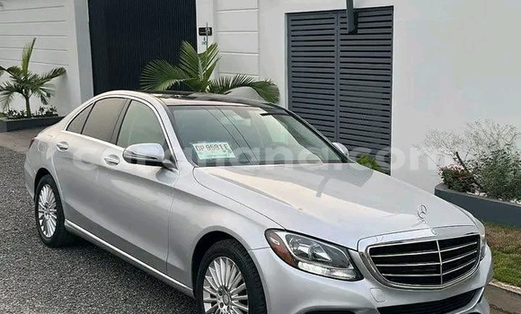 Buy Used Mercedes‒Benz 300CD White Car in Accra in Greater Accra Buy Used Mercedes‒Benz 300CD White Car in Accra in Greater Accra