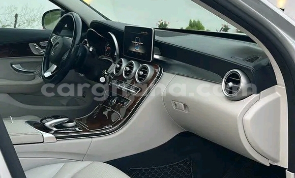 Buy Used Mercedes‒Benz 300CD White Car in Accra in Greater Accra Buy Used Mercedes‒Benz 300CD White Car in Accra in Greater Accra