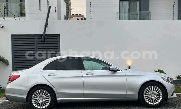 Buy Used Mercedes‒Benz 300CD White Car in Accra in Greater Accra Buy Used Mercedes‒Benz 300CD White Car in Accra in Greater Accra