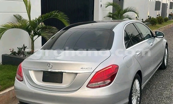 Buy Used Mercedes‒Benz 300CD White Car in Accra in Greater Accra Buy Used Mercedes‒Benz 300CD White Car in Accra in Greater Accra