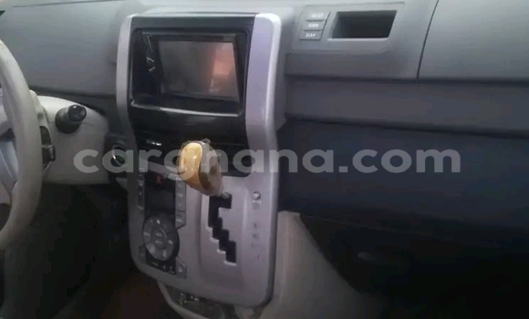 Buy Used Toyota Voxy White Car in Accra in Greater Accra Buy Used Toyota Voxy White Car in Accra in Greater Accra