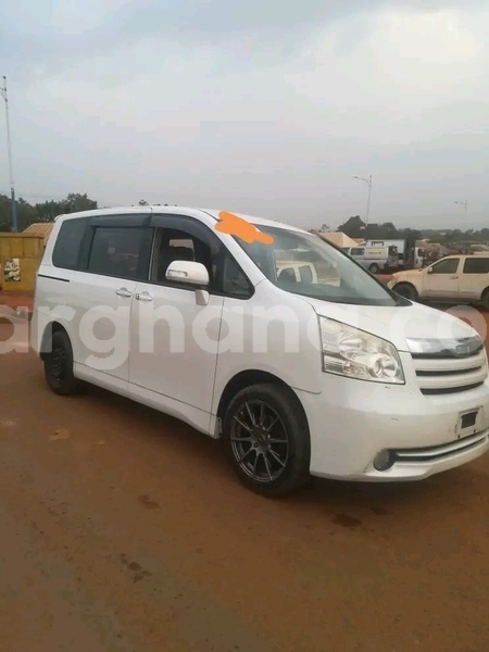 Big with watermark toyota voxy greater accra accra 60814
