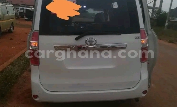 Buy Used Toyota Voxy White Car in Accra in Greater Accra Buy Used Toyota Voxy White Car in Accra in Greater Accra