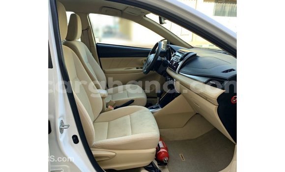 Ra Imported Toyota Yaris funfun Ọkọ̀ in Import - Dubai ni Ashanti Ra Imported Toyota Yaris funfun Ọkọ̀ in Import - Dubai ni Ashanti