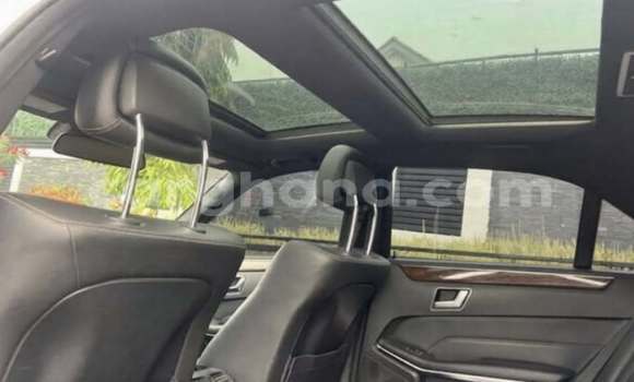 Buy Used Mercedes-Benz E-Classe White Car in Accra in Greater Accra Buy Used Mercedes-Benz E-Classe White Car in Accra in Greater Accra