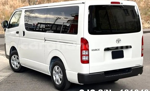 Ra Tuntun Toyota Hiace funfun Ọkọ̀ in Accra ni Greater Accra