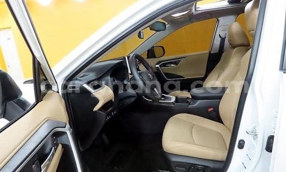 Buy Used Toyota RAV4 White Car in Accra in Greater Accra Buy Used Toyota RAV4 White Car in Accra in Greater Accra
